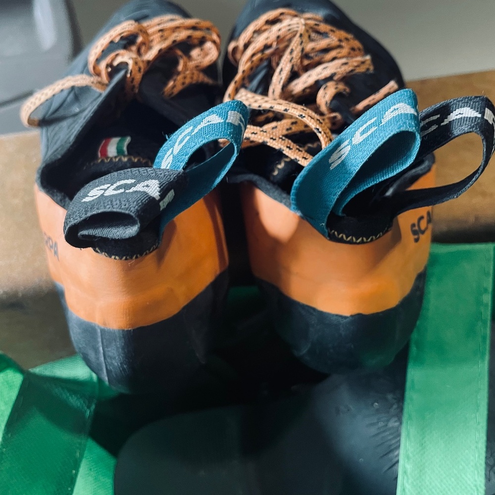 Scarpa Instinct climbing shoes sz 38.5